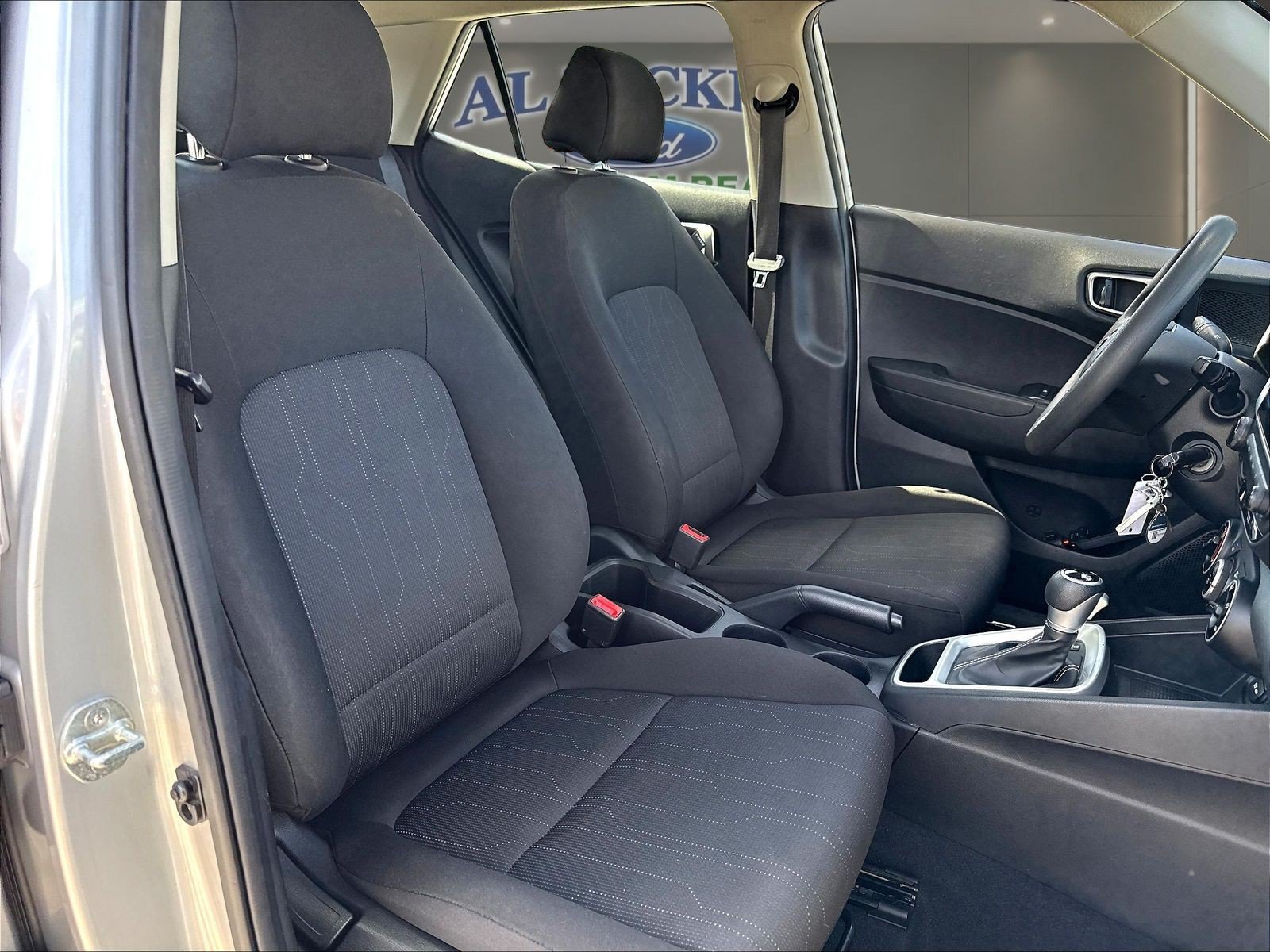 Used 2021 Hyundai Venue SE FWD image 29