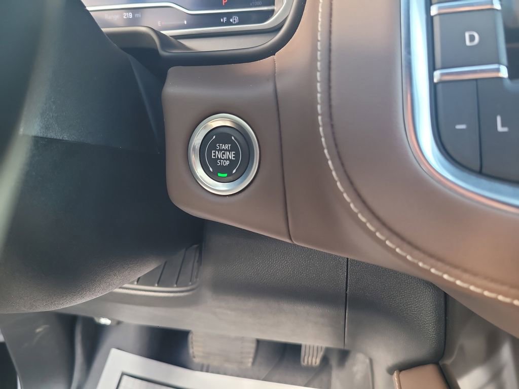 Used 2023 Chevrolet Suburban High Country image 21