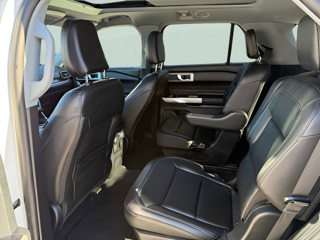 Certified 2022 Ford Explorer XLT w/ Equipment Group 202A AWD/4WD image 5