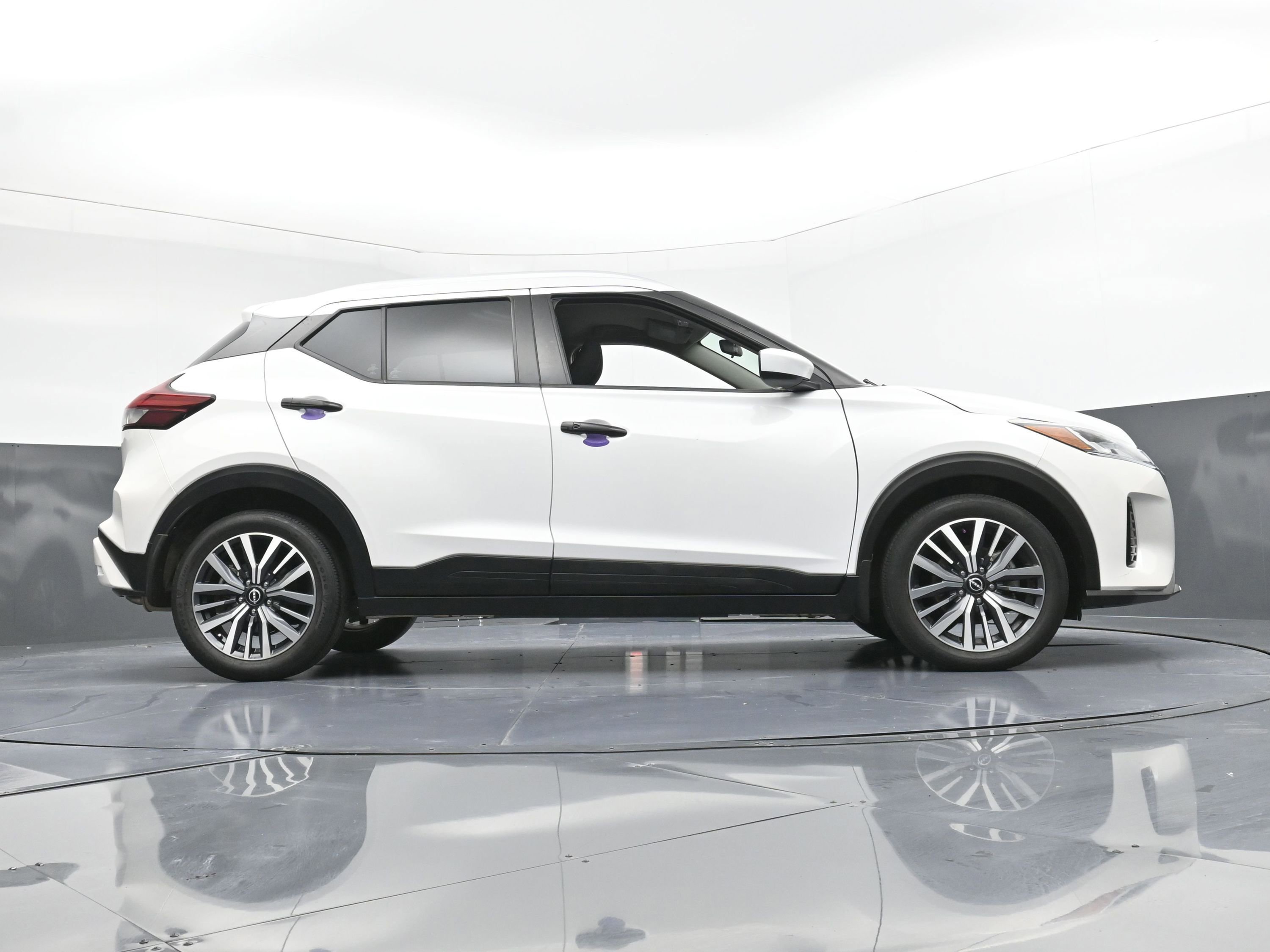 Used 2022 Nissan Kicks SV image 18