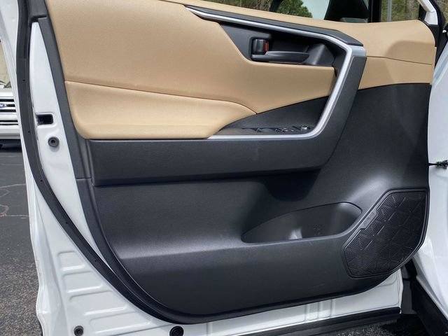 Used 2020 Toyota RAV4 LE image 18