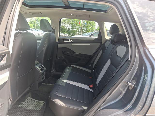 Used 2022 Volkswagen Taos SEL w/ Panoramic Sunroof Package AWD/4WD image 26