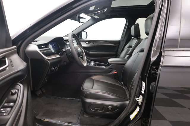 Used 2024 Jeep Grand Cherokee L Limited w/ Luxury Tech Group II AWD/4WD image 25