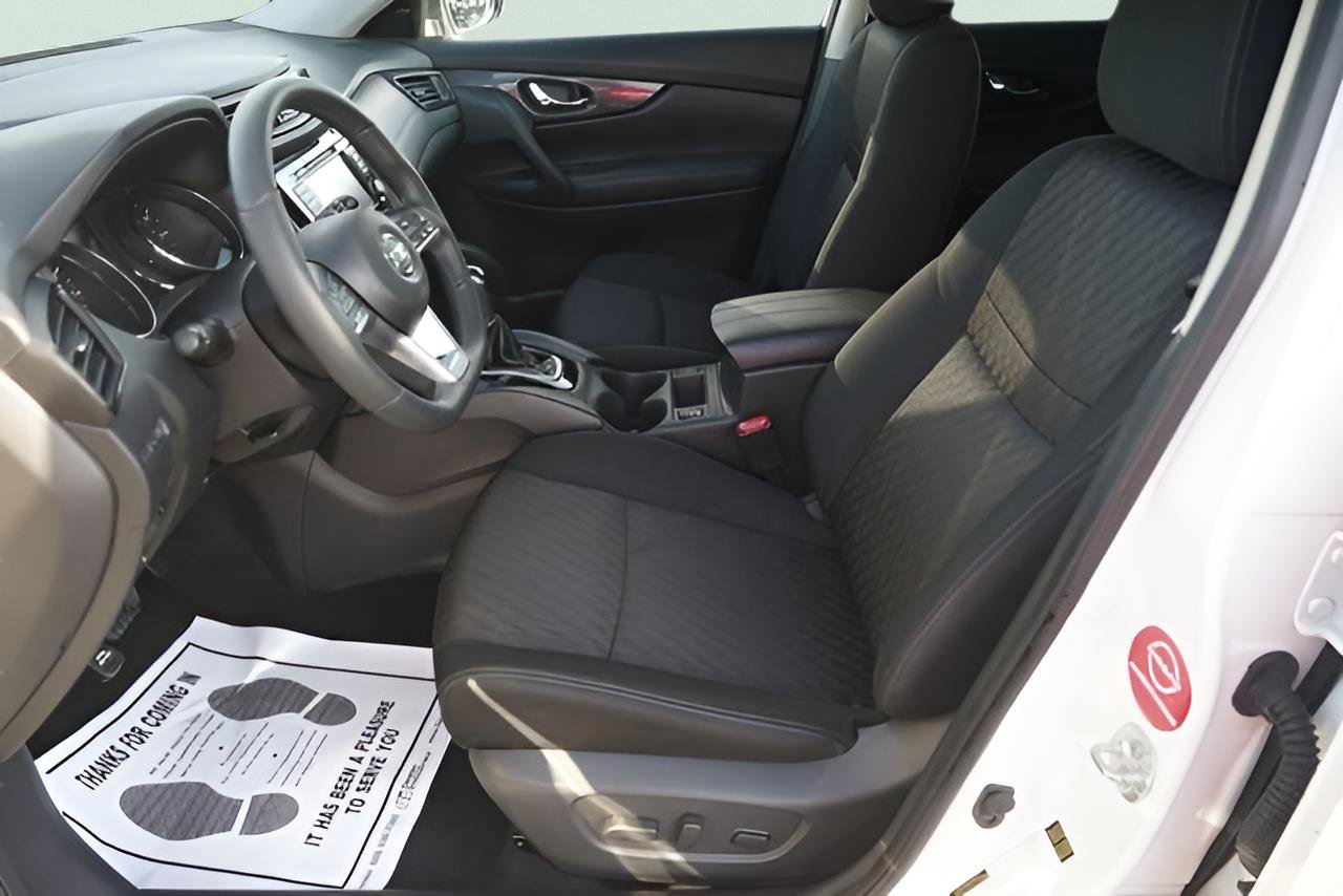 Used 2018 Nissan Rogue SV w/ Premium Package FWD image 9