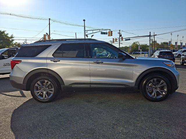 Certified 2022 Ford Explorer XLT w/ Equipment Group 202A AWD/4WD image 7