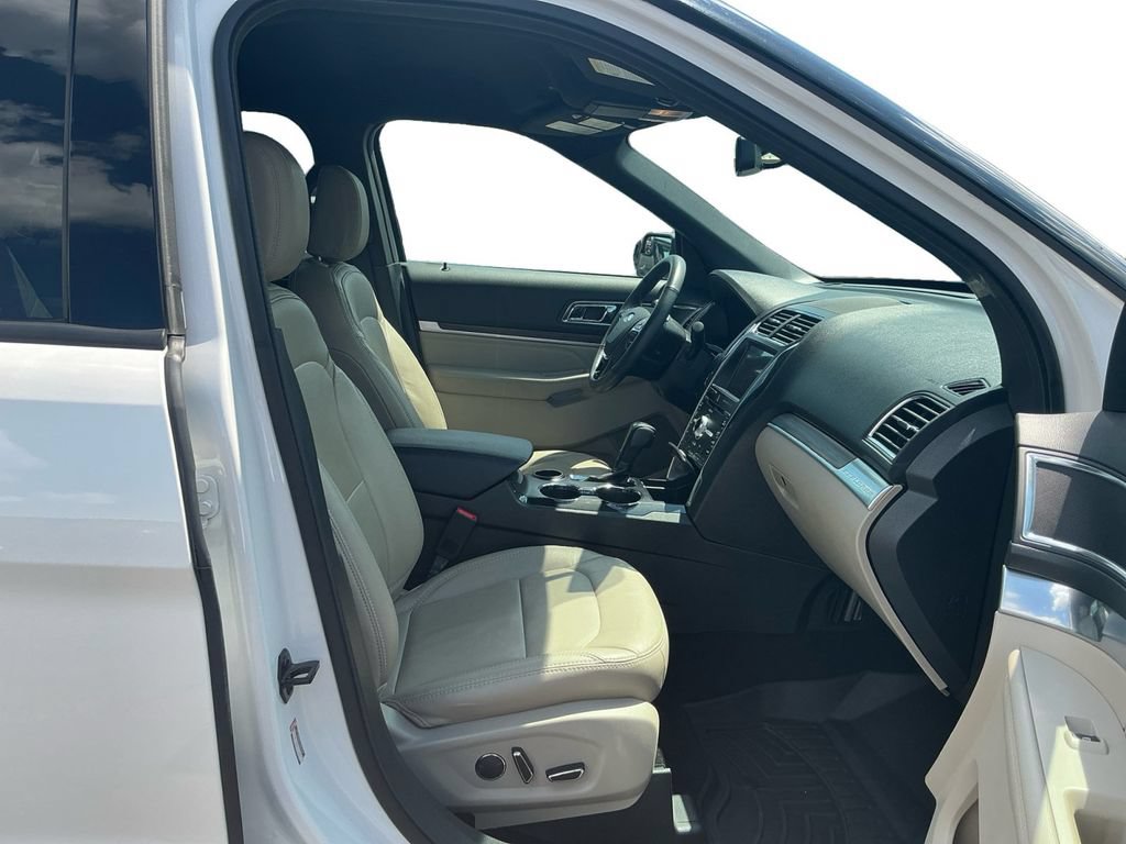 Certified 2018 Ford Explorer Limited FWD image 22