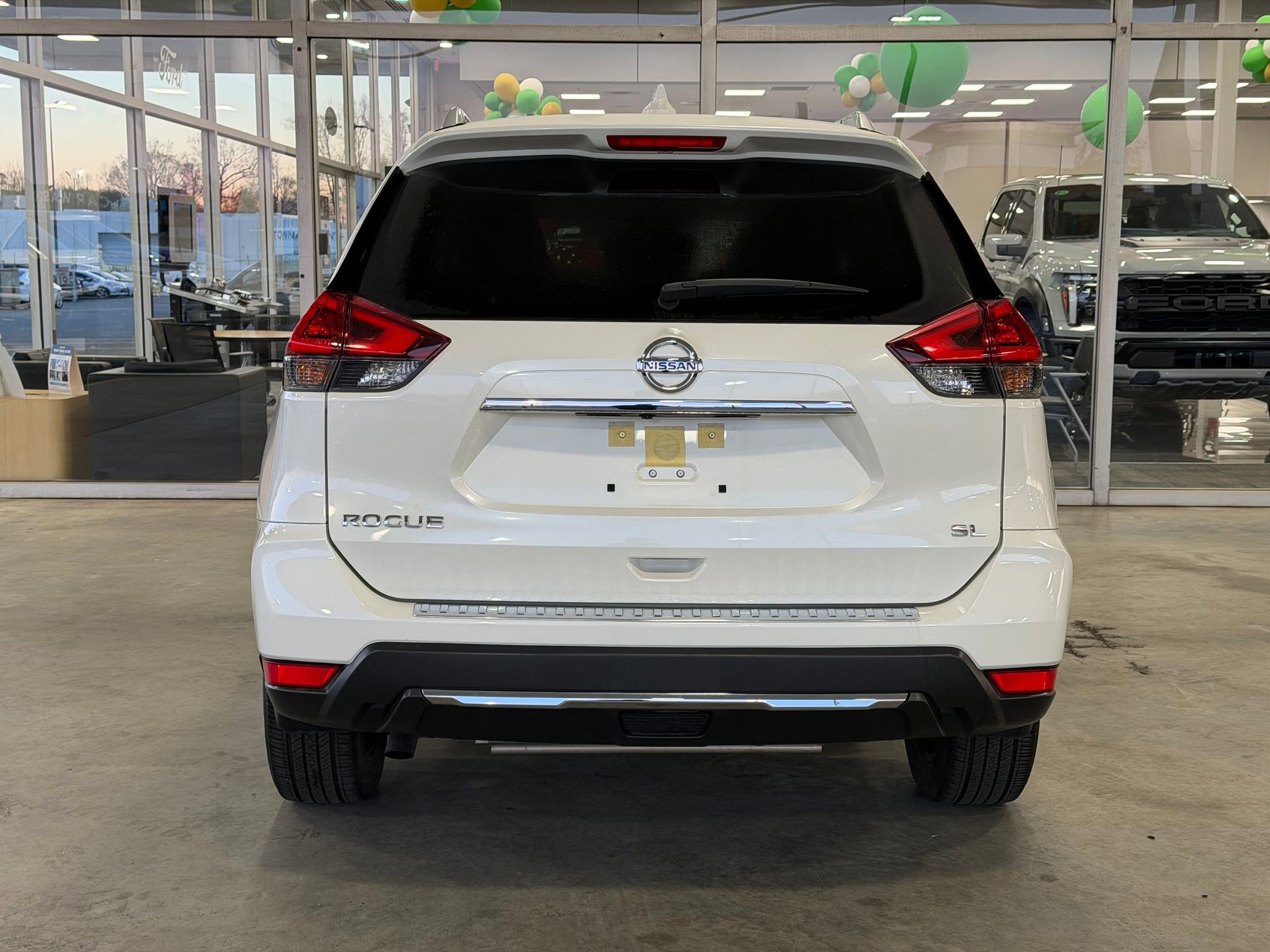 Used 2018 Nissan Rogue SL w/ Premium Package image 10