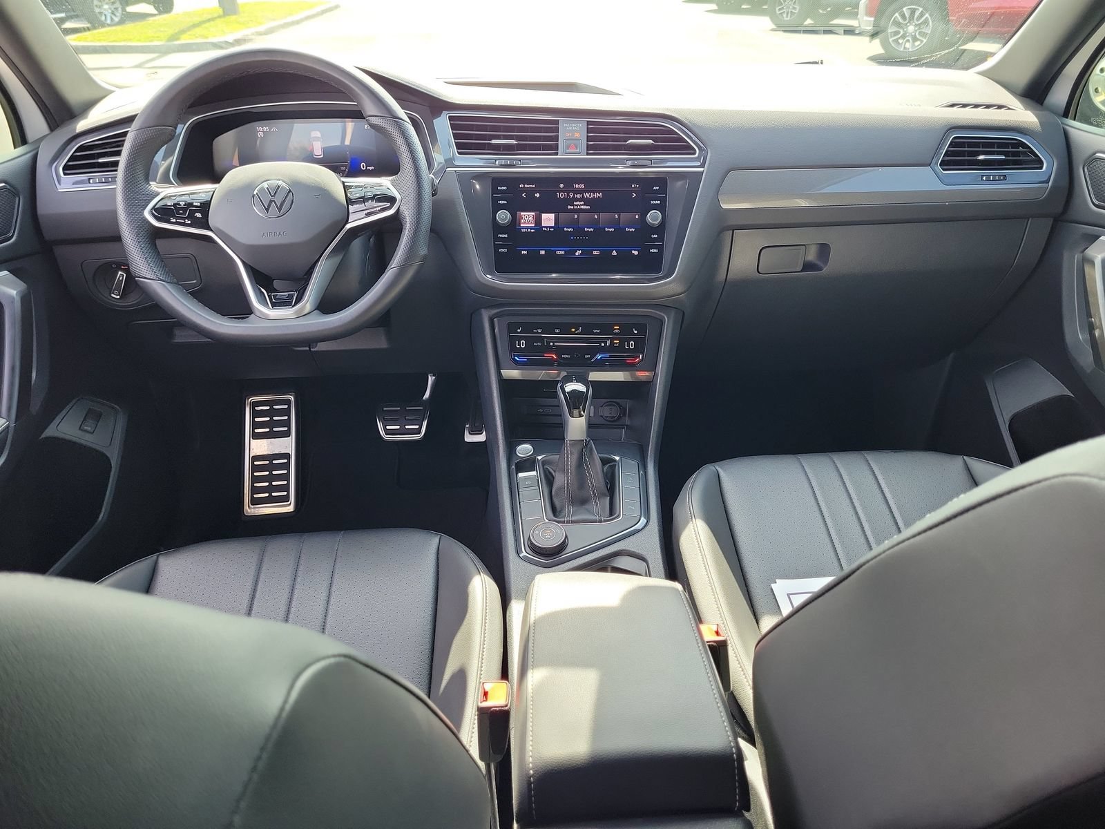Used 2024 Volkswagen Tiguan SE R-Line AWD/4WD image 14