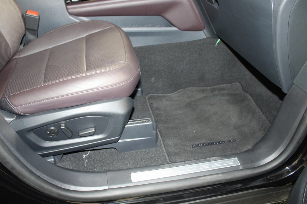 Certified 2025 Ford Explorer Platinum w/ LUX Leather Package image 11