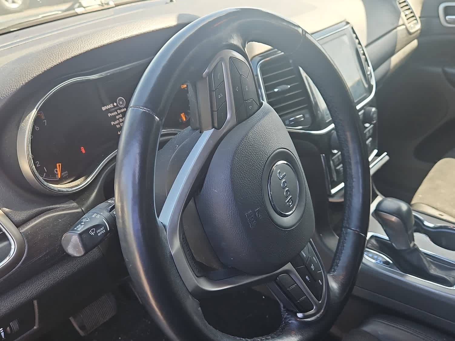 Used 2022 Jeep Grand Cherokee Laredo X AWD/4WD image 2