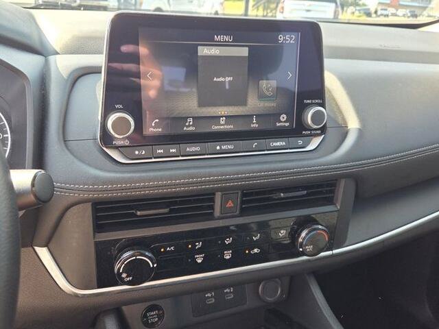 Used 2025 Nissan Rogue S FWD image 18