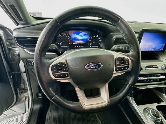 Certified 2022 Ford Explorer XLT w/ Equipment Group 202A AWD/4WD image 17