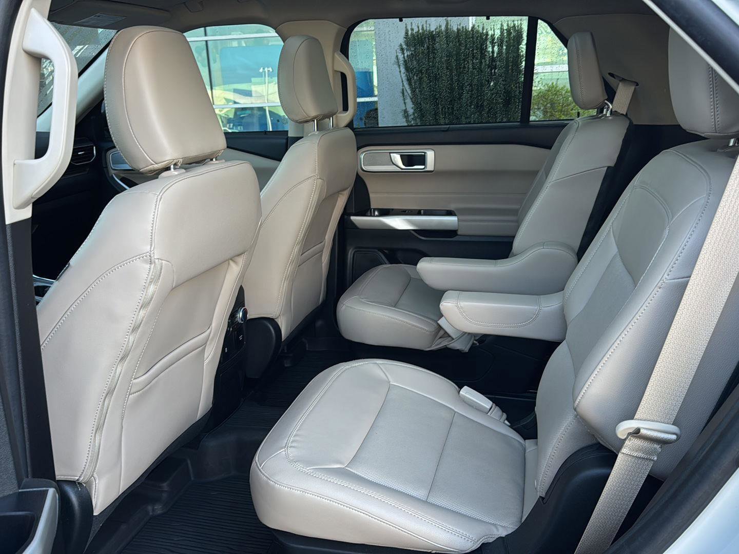 Certified 2022 Ford Explorer Limited w/ Equipment Group 301A image 9