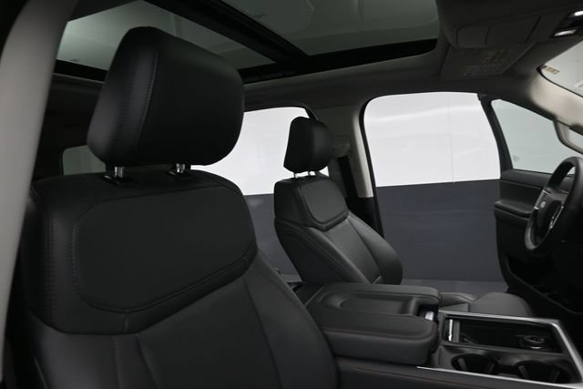 Certified 2025 Ford Expedition Active AWD/4WD image 32