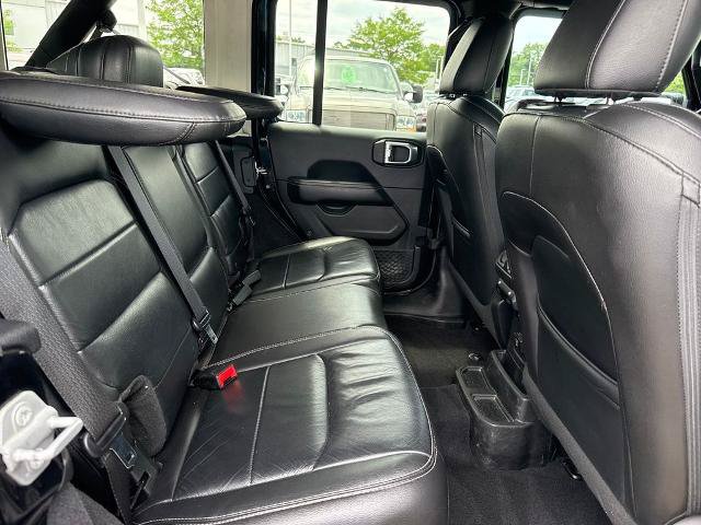 Used 2018 Jeep Wrangler Unlimited Sahara w/ Uconnect 4C Nav & Sound Group AWD/4WD image 9