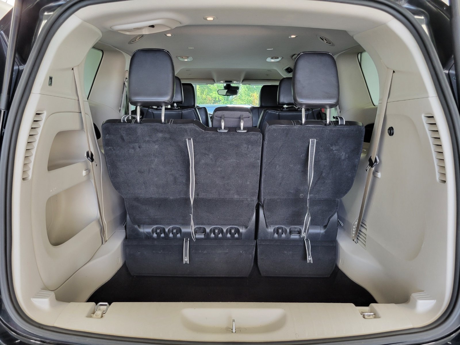 Used 2023 Chrysler Pacifica Touring-L FWD image 30