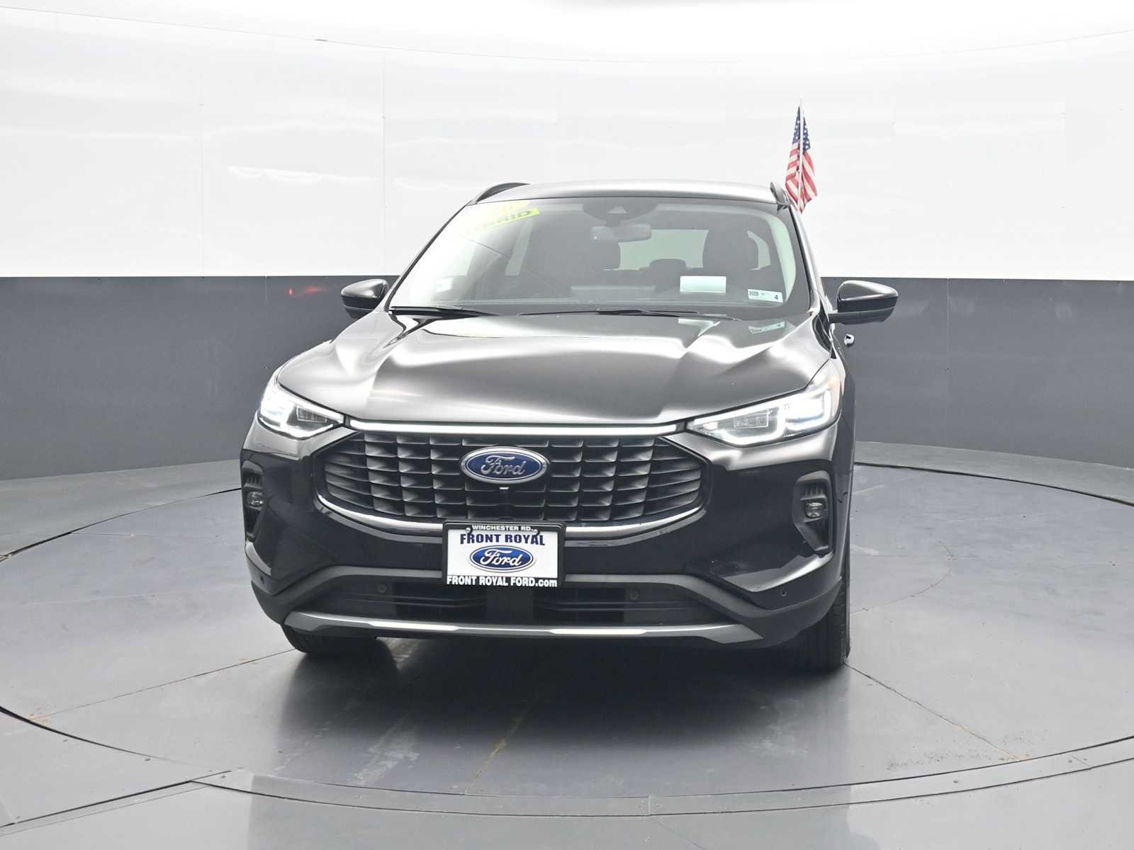Certified 2026 Ford Escape SE w/ PHEV Premium Package FWD image 3