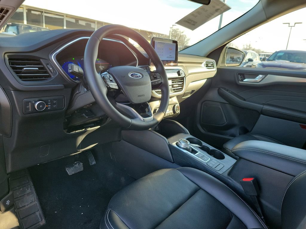 Certified 2022 Ford Escape Titanium w/ Class II Trailer Tow Package image 20