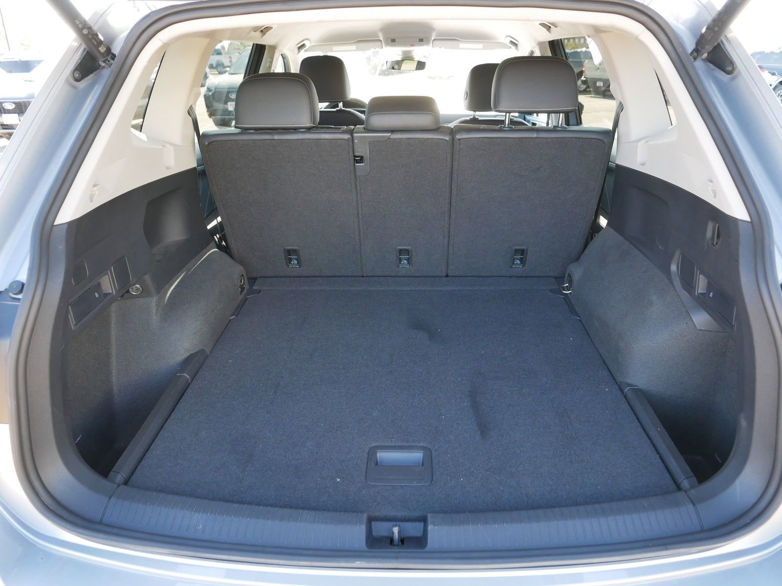 Used 2024 Volkswagen Tiguan SE AWD/4WD image 12