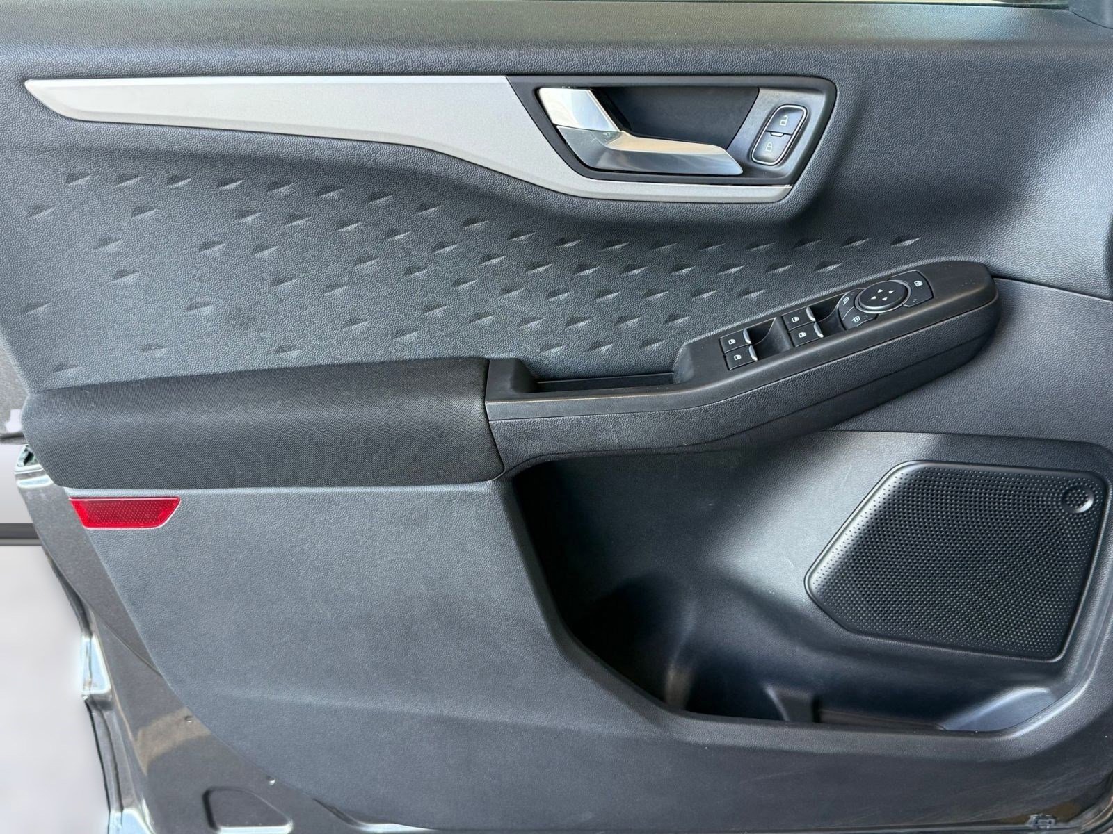 Certified 2020 Ford Escape SE image 22