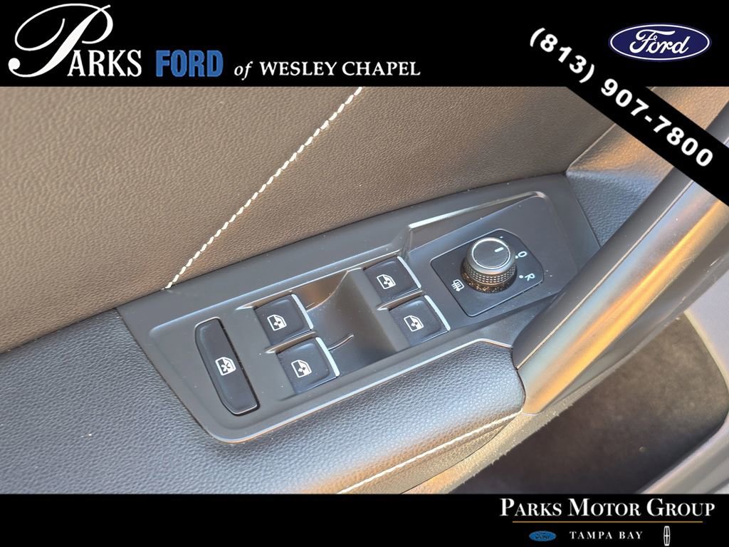 Used 2023 Volkswagen Tiguan SE w/ Panoramic Sunroof Package FWD image 17