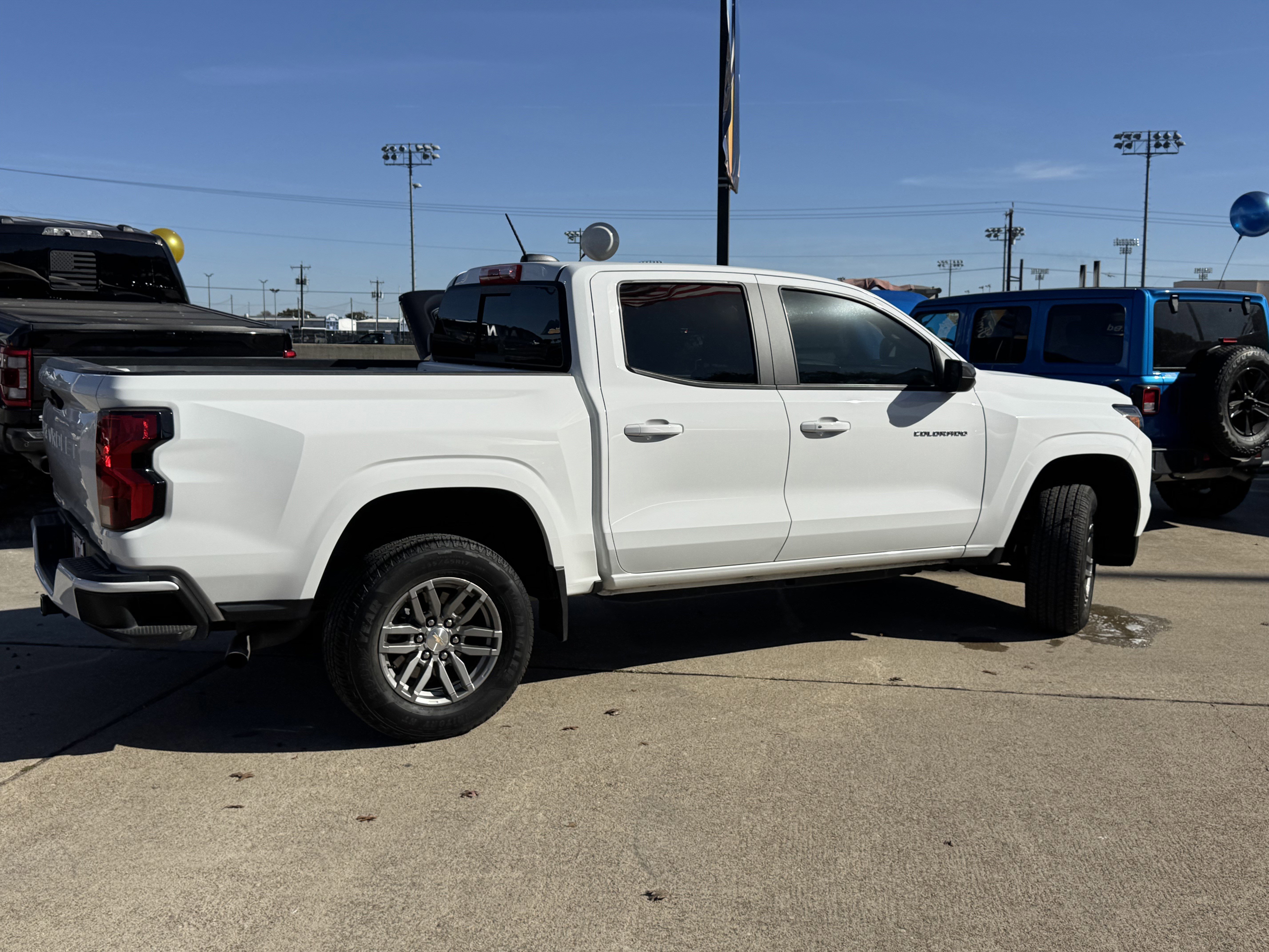 Used 2023 Chevrolet Colorado LT w/ LT Convenience Package II image 3