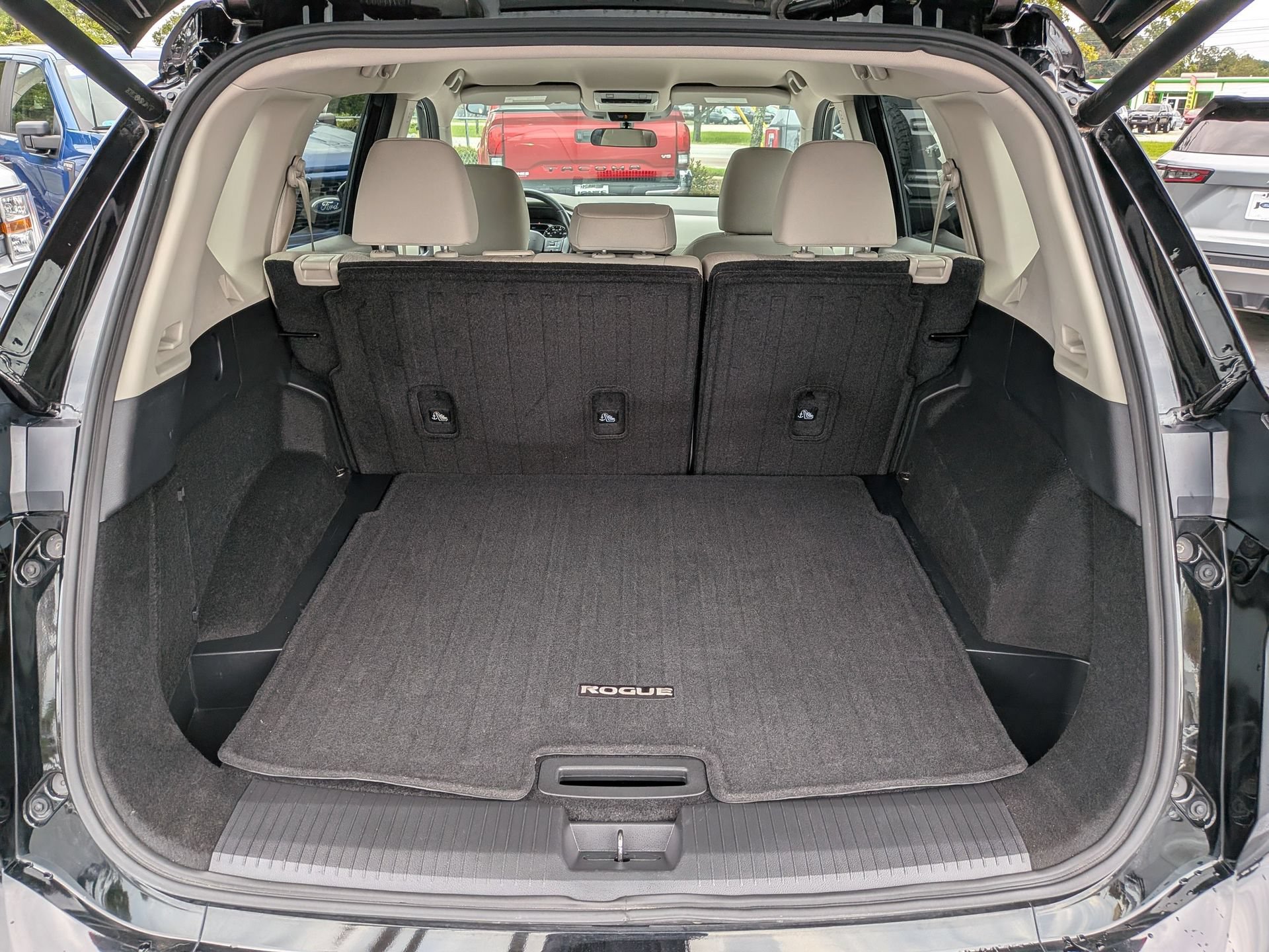 Used 2025 Nissan Rogue SV FWD image 15