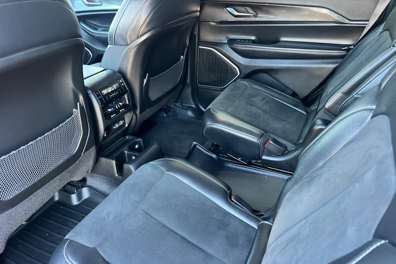 Used 2021 Jeep Grand Cherokee L Laredo AWD/4WD image 4