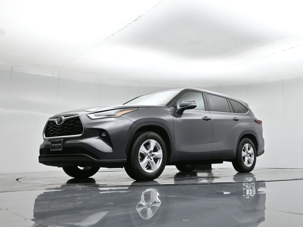 Used 2024 Toyota Highlander LE image 27