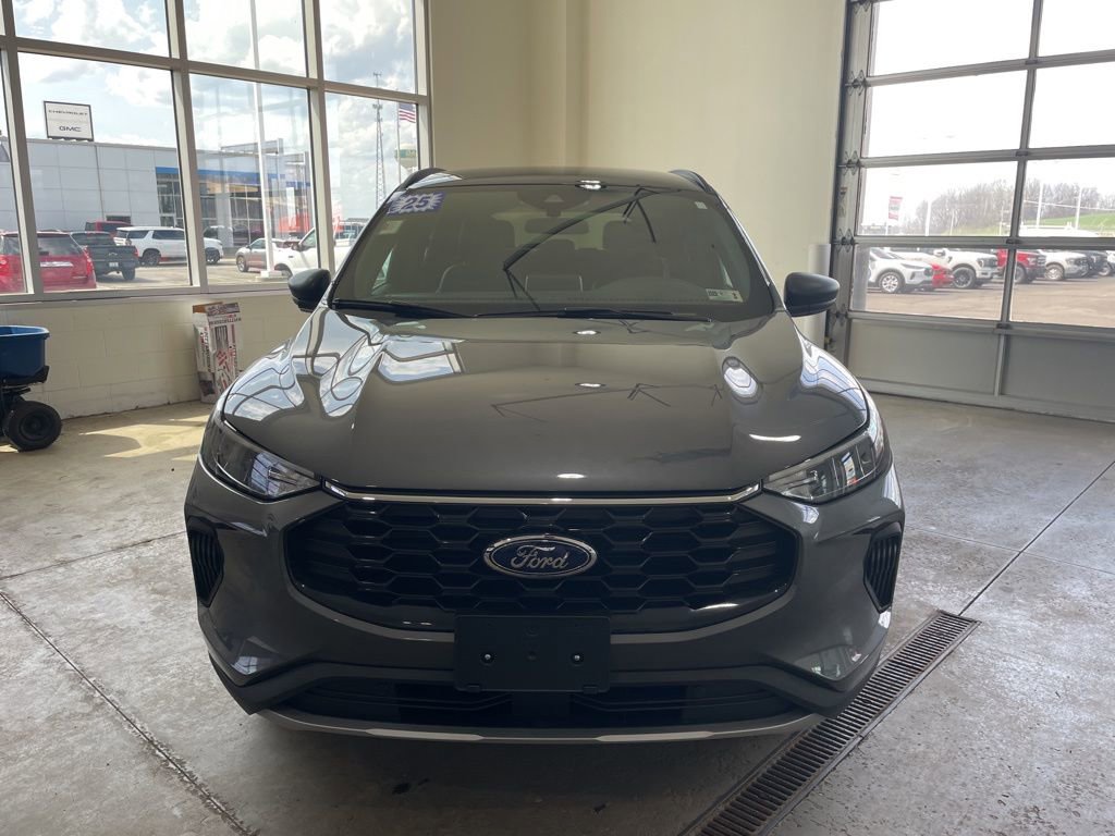 Certified 2025 Ford Escape ST-Line AWD/4WD image 2