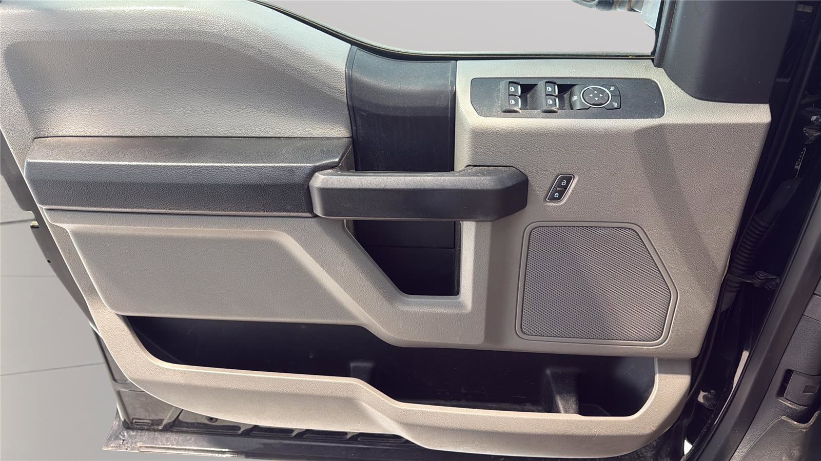 Certified 2018 Ford F250 XL w/ STX Appearance Package image 18