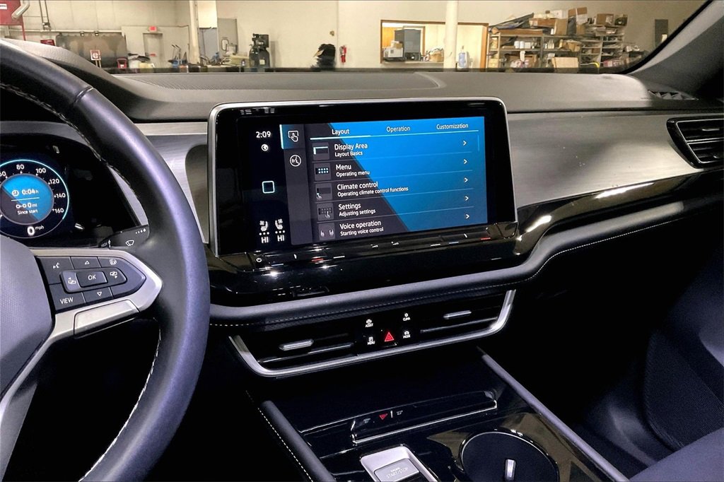 Used 2025 Volkswagen Atlas Cross Sport SE image 6