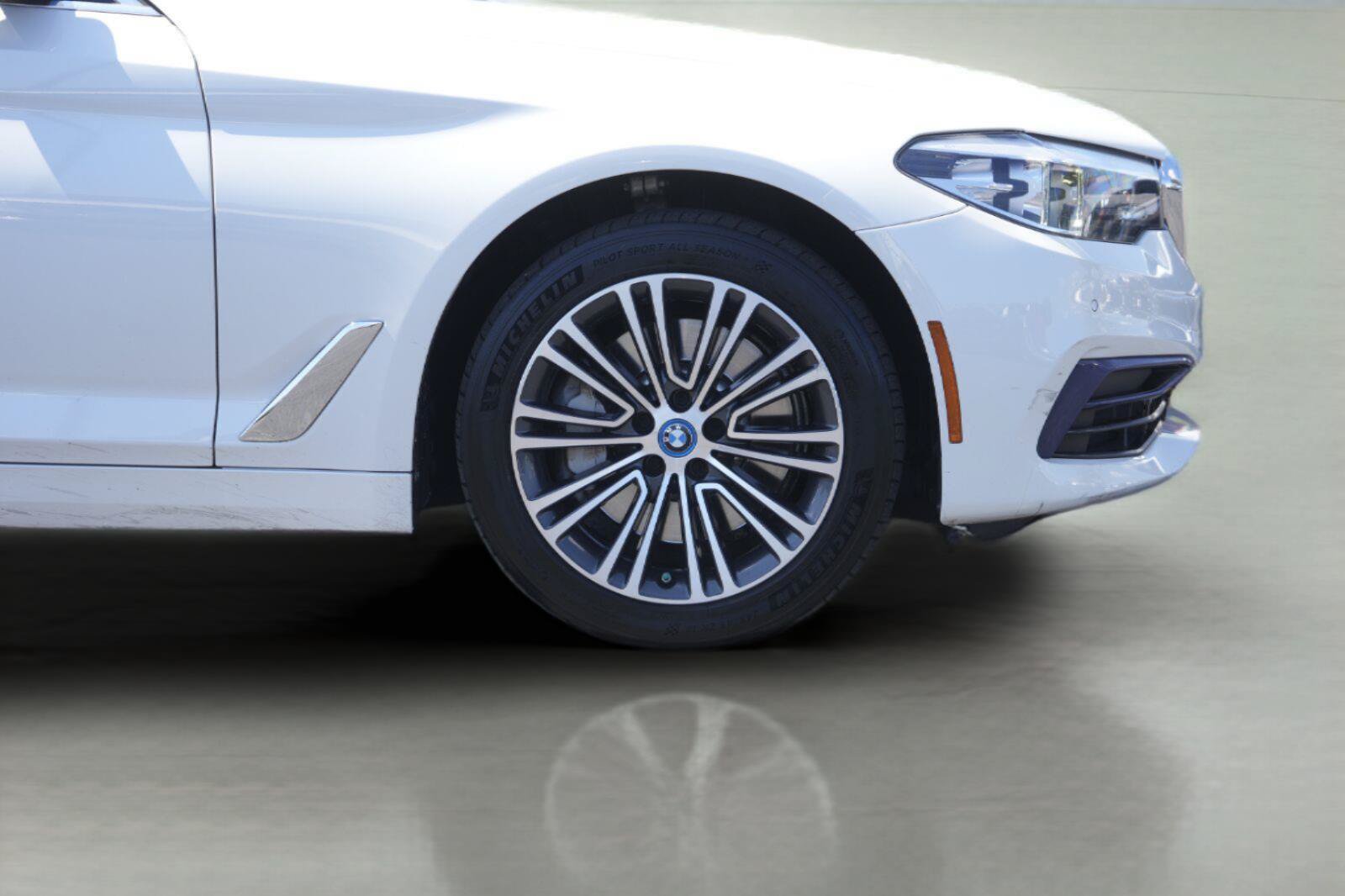 Used 2019 BMW 530e xDrive AWD/4WD image 4