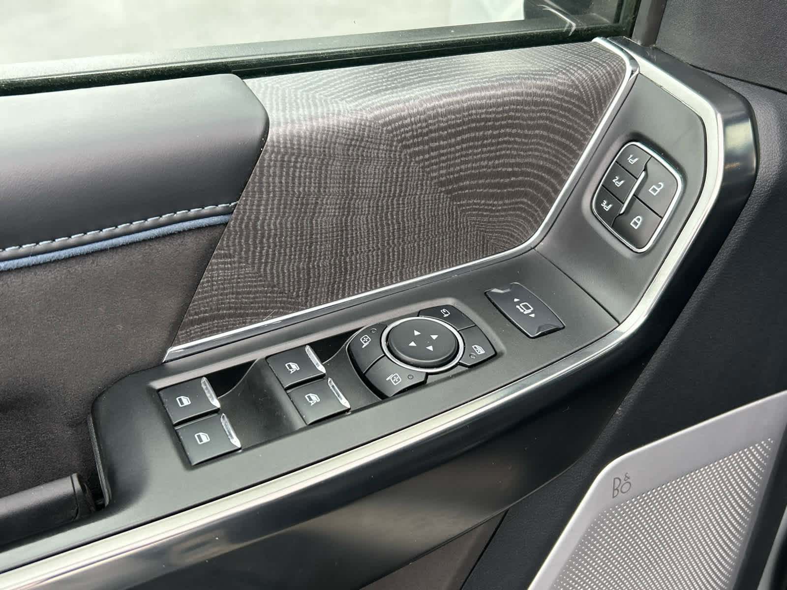 Certified 2025 Ford F350 Platinum w/ FX4 Off-Road Package image 30