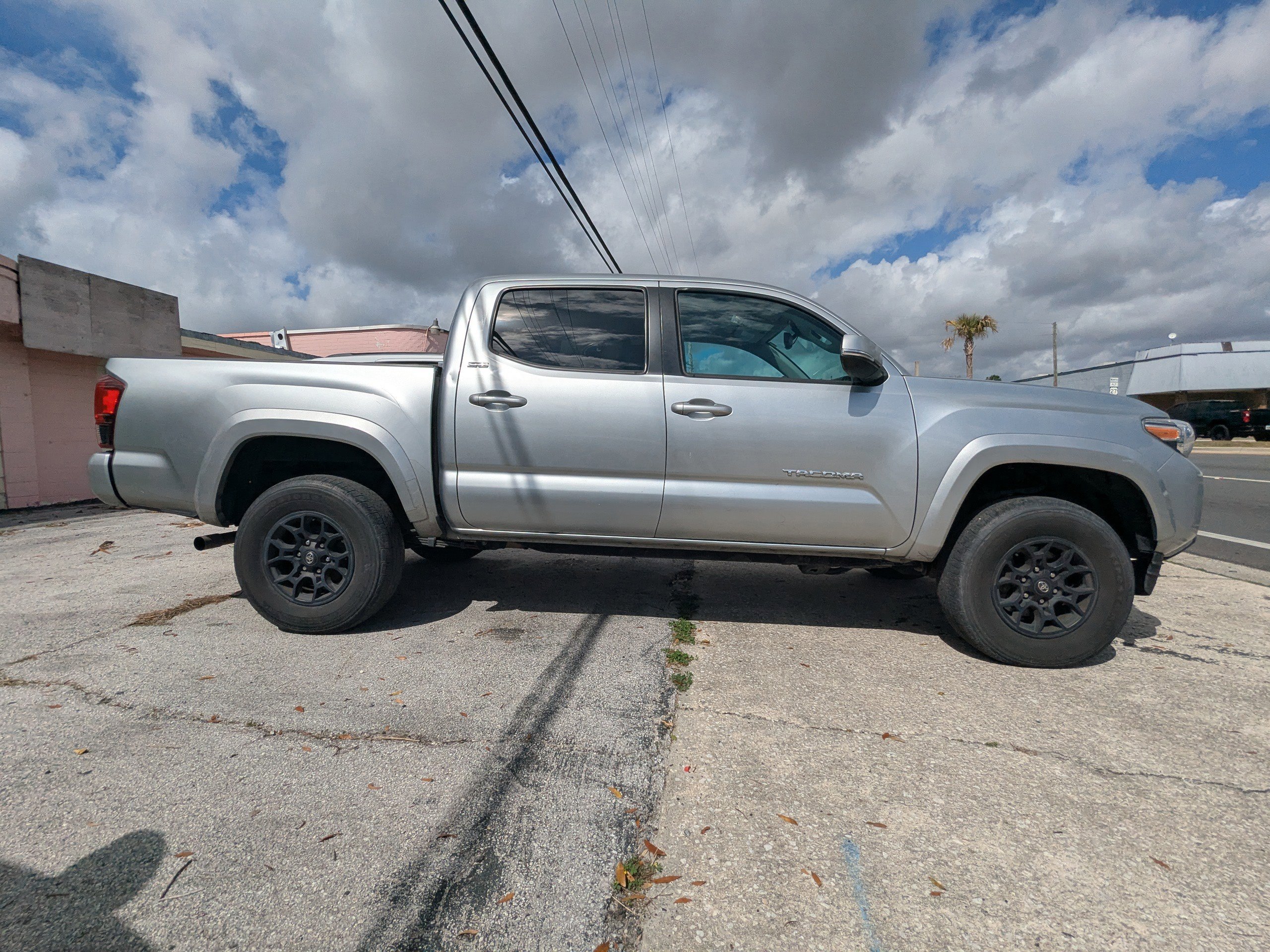 Used 2022 Toyota Tacoma SR5 w/ Technology Package image 5