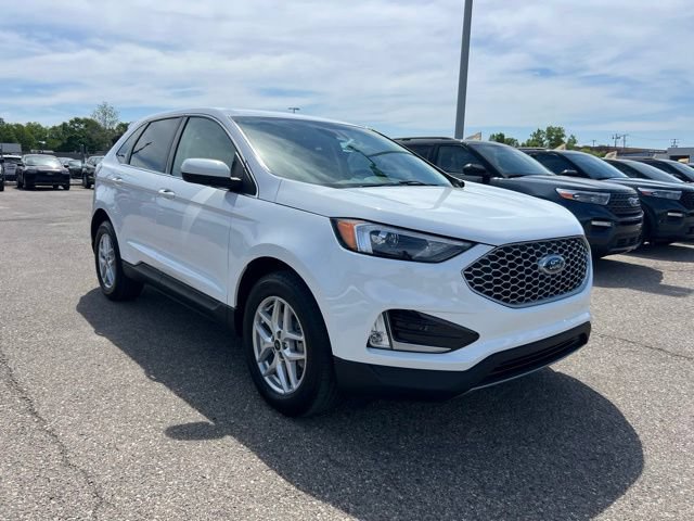 Certified 2024 Ford Edge SEL w/ Convenience Package AWD/4WD image 3