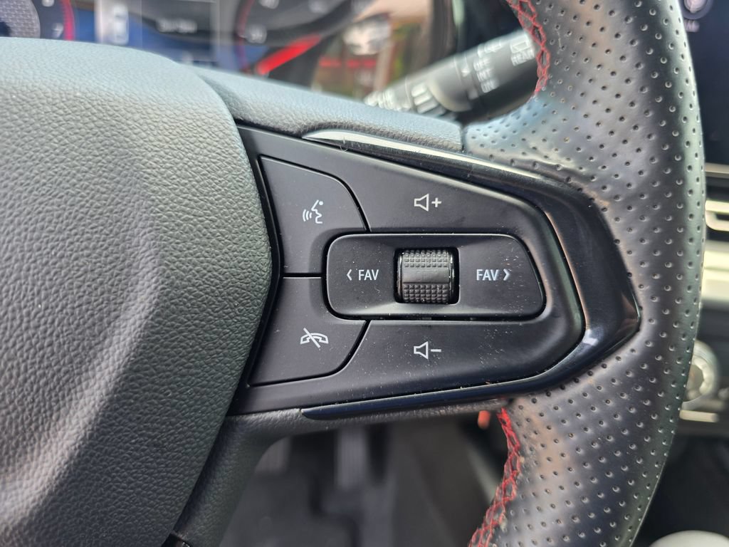 Used 2024 Chevrolet Trax RS FWD image 24