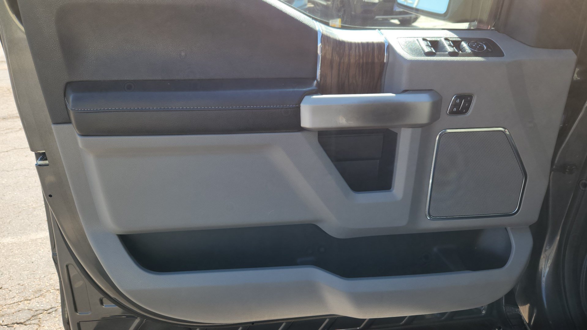 Certified 2018 Ford F150 Lariat w/ Equipment Group 502A Luxury AWD/4WD image 18