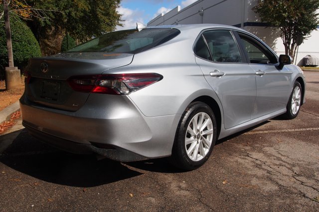 Used 2024 Toyota Camry LE image 5