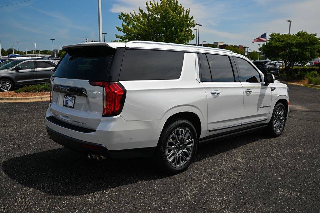 Used 2023 GMC Yukon XL Denali Ultimate AWD/4WD image 5