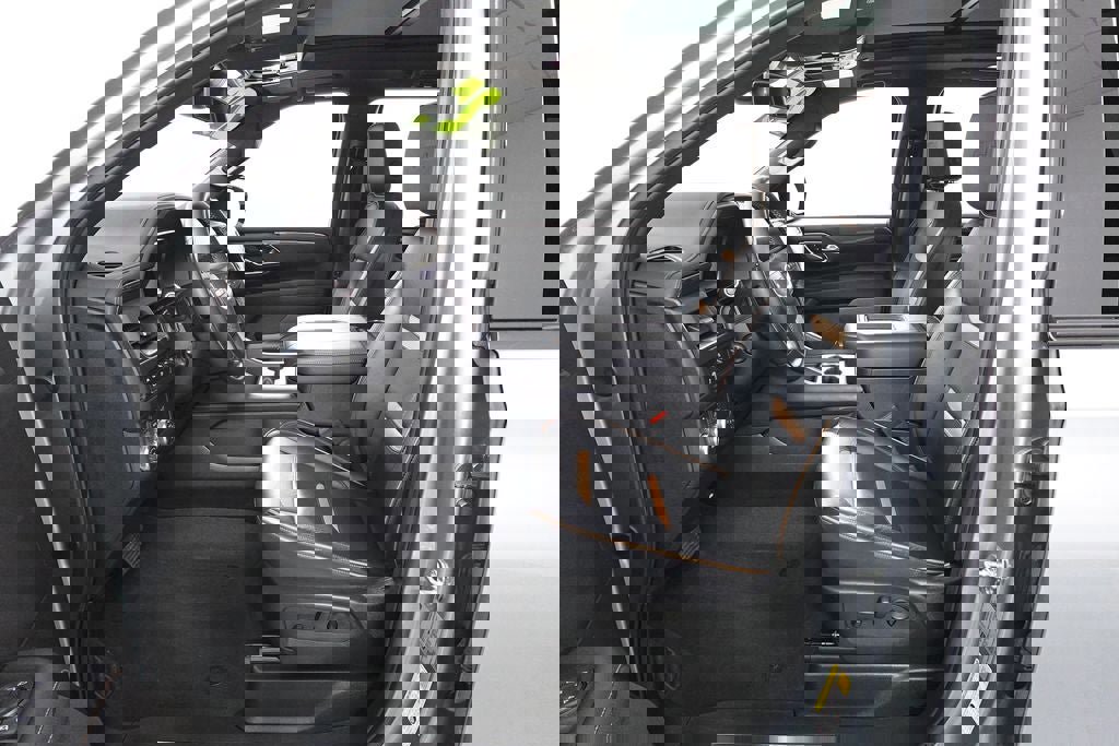 Used 2024 GMC Yukon AT4 w/ Technology Package image 10