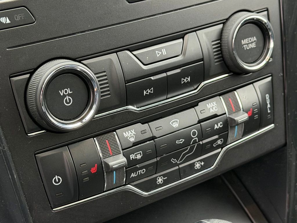 Certified 2019 Ford Explorer XLT w/ Equipment Group 201A image 7