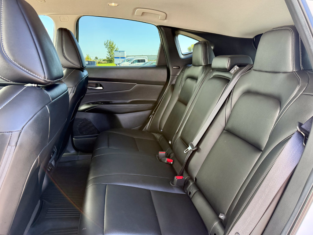 Used 2025 Nissan Murano SV AWD/4WD image 12