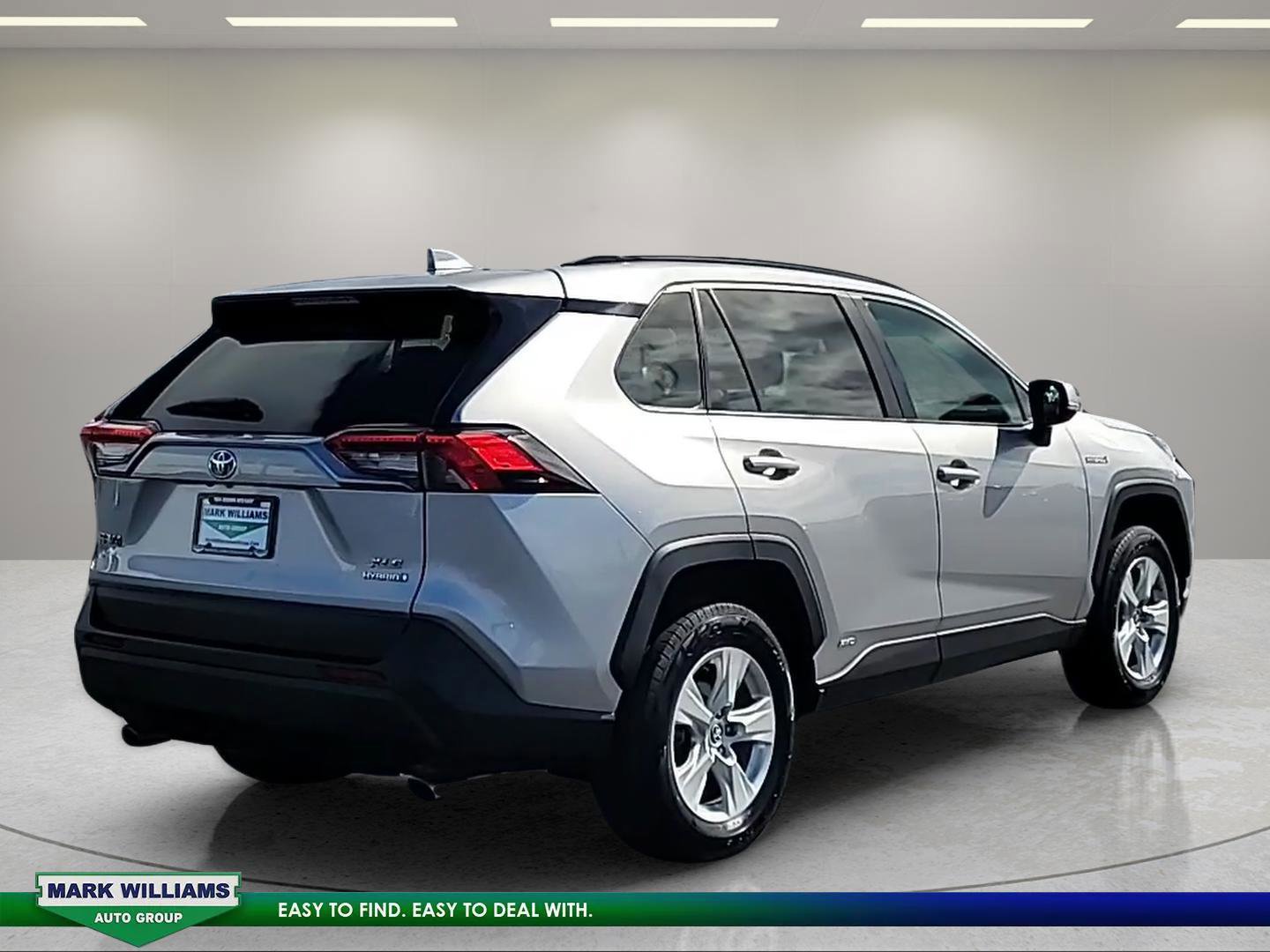 Used 2021 Toyota RAV4 XLE w/ Convenience Package AWD/4WD image 5