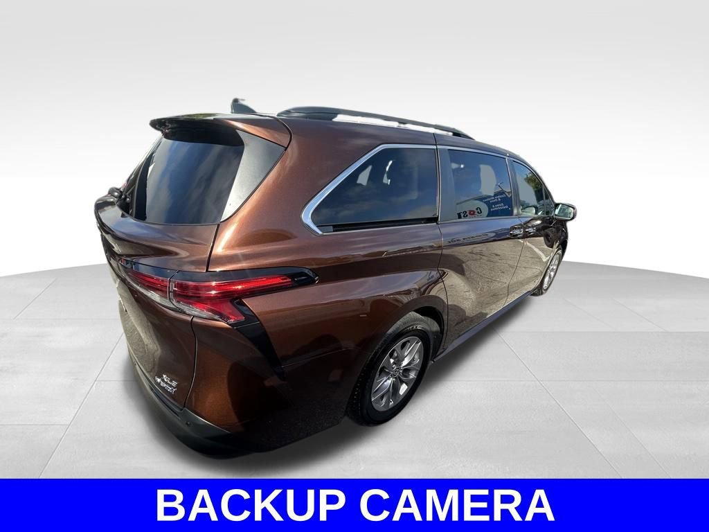 Used 2021 Toyota Sienna XLE image 3