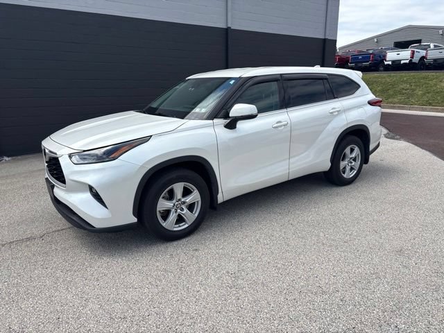 Used 2021 Toyota Highlander LE AWD/4WD image 5