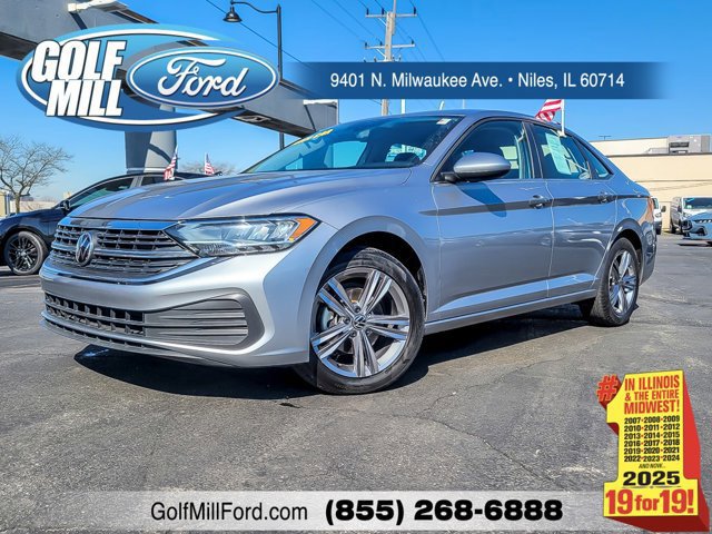 Used 2024 Volkswagen Jetta SE image 1