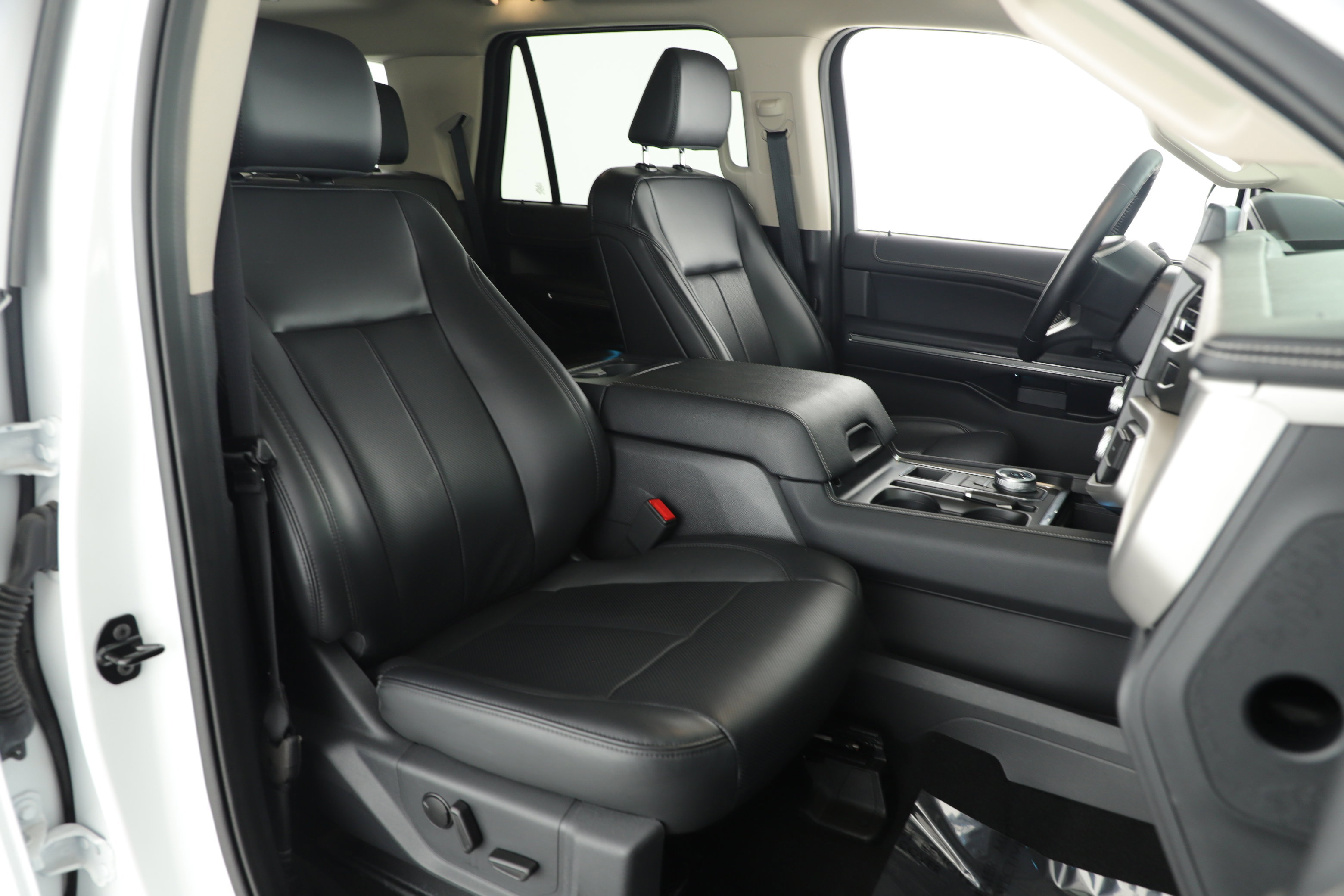 Certified 2024 Ford Expedition XLT image 15