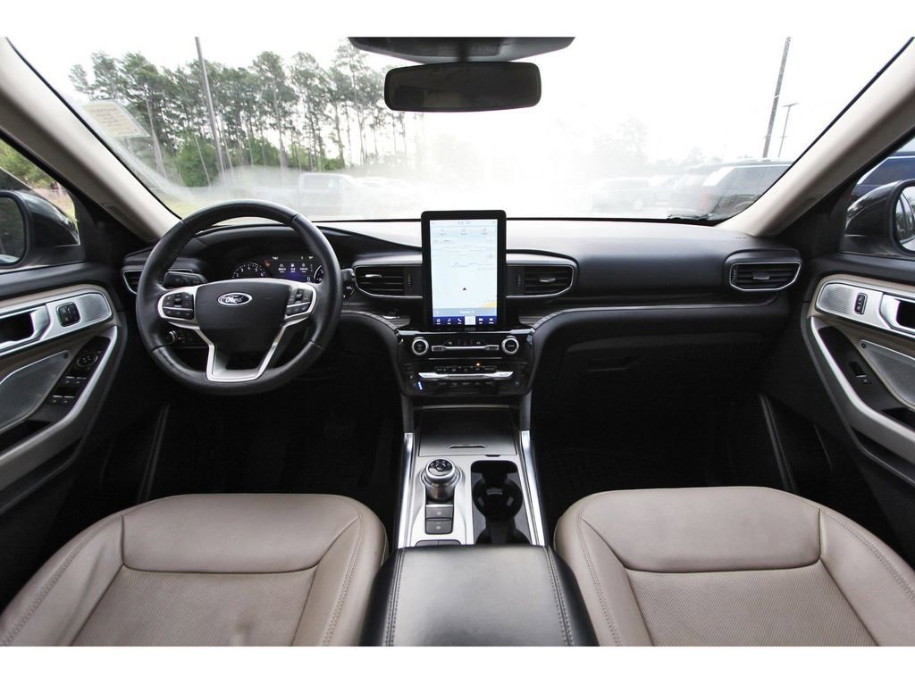Certified 2022 Ford Explorer Limited w/ Limited Technology Package RWD image 13
