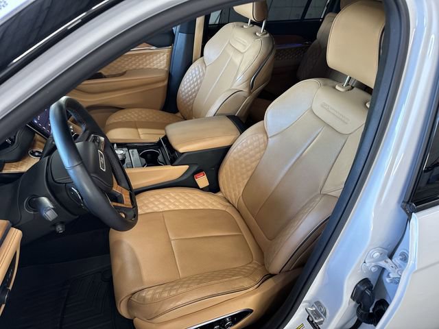Used 2024 Jeep Grand Cherokee L Summit AWD/4WD image 12